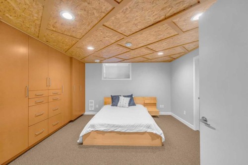 10012 Willowview Road Se, Calgary, AB - Indoor Photo Showing Bedroom