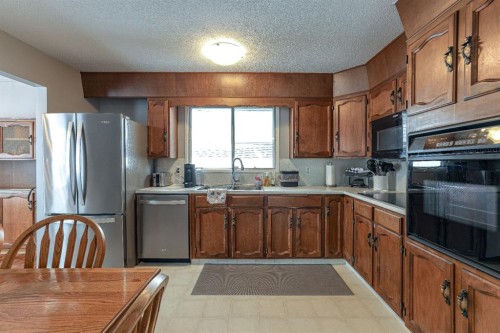 824 Whitemont Drive Ne, Calgary, AB - Indoor Photo Showing Kitchen