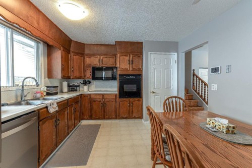 824 Whitemont Drive Ne, Calgary, AB - Indoor Photo Showing Kitchen With Double Sink