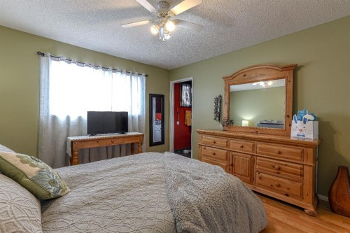 824 Whitemont Drive Ne, Calgary, AB - Indoor Photo Showing Bedroom