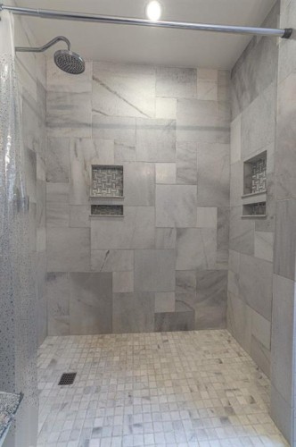 824 Whitemont Drive Ne, Calgary, AB - Indoor Photo Showing Bathroom