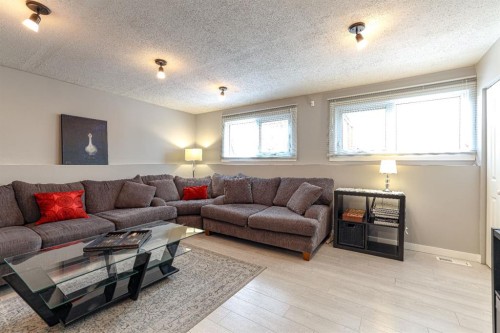 824 Whitemont Drive Ne, Calgary, AB - Indoor Photo Showing Living Room