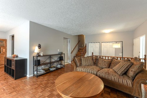 824 Whitemont Drive Ne, Calgary, AB - Indoor Photo Showing Living Room