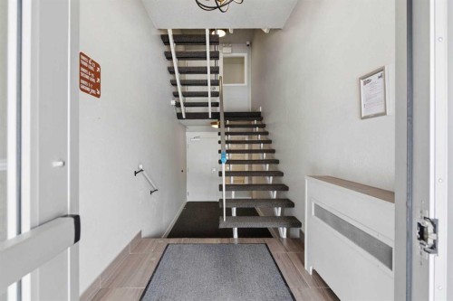 14D-80 Galbraith Drive Sw, Calgary, AB - Indoor Photo Showing Other Room