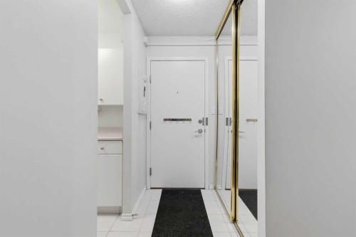 14D-80 Galbraith Drive Sw, Calgary, AB - Indoor Photo Showing Other Room