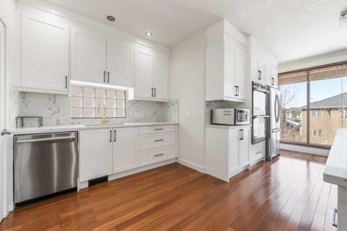 8 Coulee Park Sw, Calgary, AB - Indoor Photo Showing Kitchen