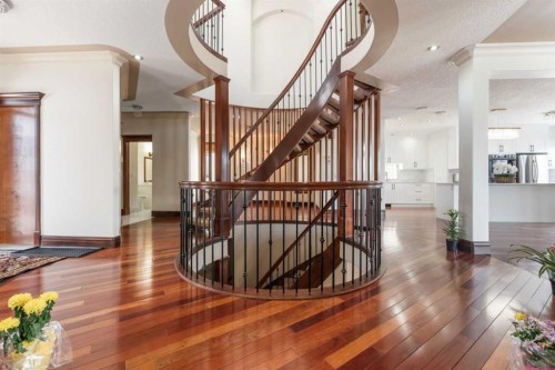 8 Coulee Park Sw, Calgary, AB - Indoor Photo Showing Other Room