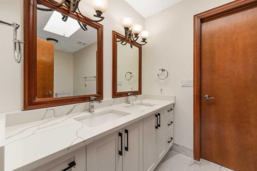 8 Coulee Park Sw, Calgary, AB - Indoor Photo Showing Bathroom