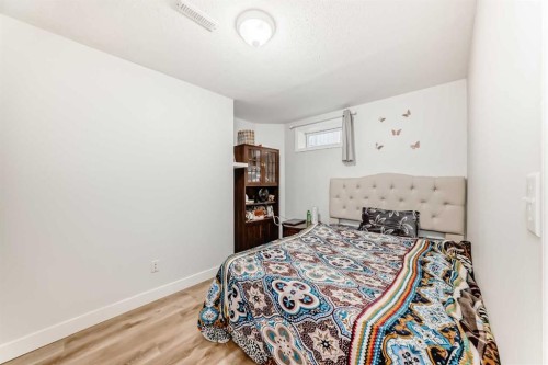 241 Los Alamos Place Ne, Calgary, AB - Indoor Photo Showing Bedroom