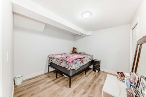 241 Los Alamos Place Ne, Calgary, AB - Indoor Photo Showing Bedroom