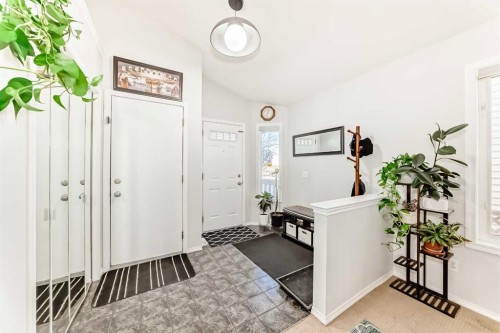 241 Los Alamos Place Ne, Calgary, AB - Indoor Photo Showing Other Room