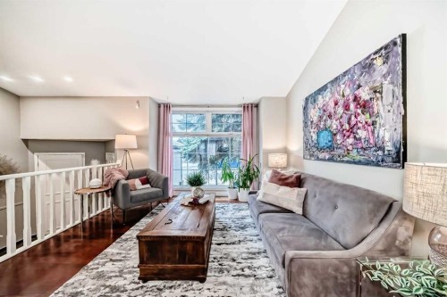 173 Shannon Hill Sw, Calgary, AB - Indoor Photo Showing Living Room