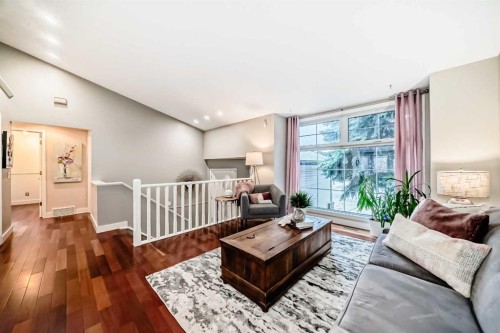 173 Shannon Hill Sw, Calgary, AB - Indoor Photo Showing Living Room