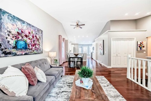 173 Shannon Hill Sw, Calgary, AB - Indoor Photo Showing Living Room