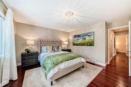 173 Shannon Hill Sw, Calgary, AB - Indoor Photo Showing Bedroom