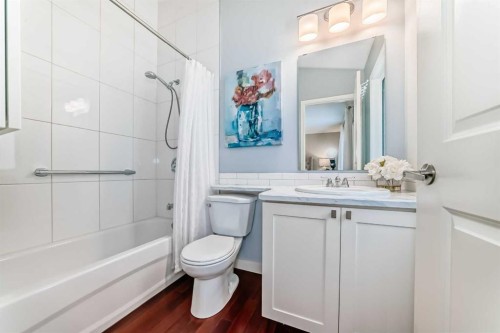 173 Shannon Hill Sw, Calgary, AB - Indoor Photo Showing Bathroom