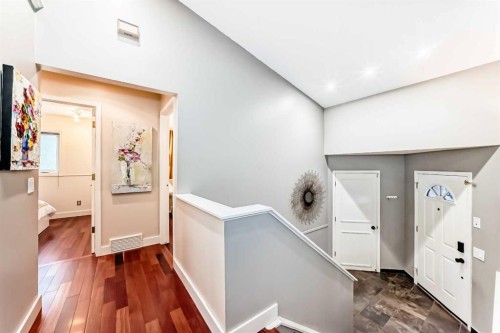 173 Shannon Hill Sw, Calgary, AB - Indoor Photo Showing Other Room