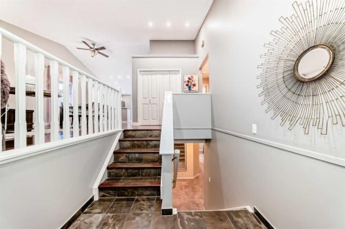 173 Shannon Hill Sw, Calgary, AB - Indoor Photo Showing Other Room