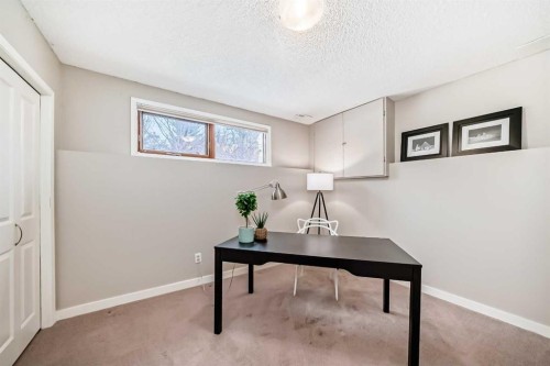 173 Shannon Hill Sw, Calgary, AB - Indoor Photo Showing Other Room