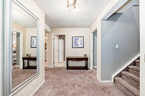 173 Shannon Hill Sw, Calgary, AB - Indoor Photo Showing Other Room