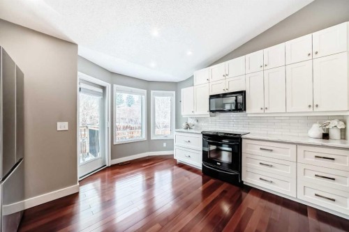 173 Shannon Hill Sw, Calgary, AB - Indoor Photo Showing Kitchen