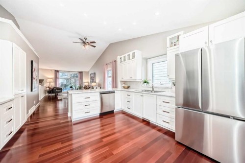 173 Shannon Hill Sw, Calgary, AB - Indoor Photo Showing Kitchen With Double Sink With Upgraded Kitchen