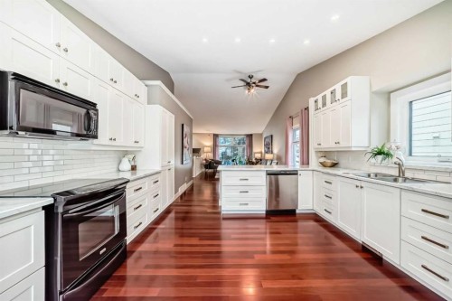 173 Shannon Hill Sw, Calgary, AB - Indoor Photo Showing Kitchen With Double Sink With Upgraded Kitchen