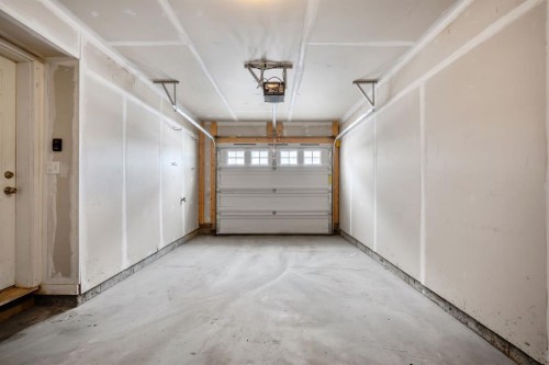 309 Skyview Ranch Grove Ne, Calgary, AB - Indoor Photo Showing Garage