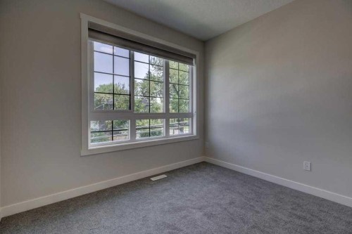 602 11 Avenue Ne, Calgary, AB - Indoor Photo Showing Other Room