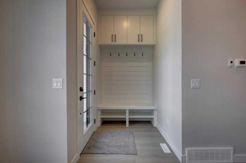 602 11 Avenue Ne, Calgary, AB - Indoor Photo Showing Other Room