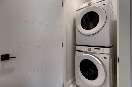 602 11 Avenue Ne, Calgary, AB - Indoor Photo Showing Laundry Room