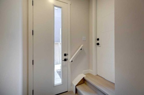 602 11 Avenue Ne, Calgary, AB - Indoor Photo Showing Other Room