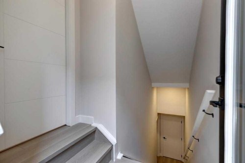 602 11 Avenue Ne, Calgary, AB - Indoor Photo Showing Other Room