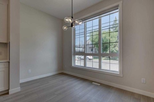 602 11 Avenue Ne, Calgary, AB - Indoor Photo Showing Other Room