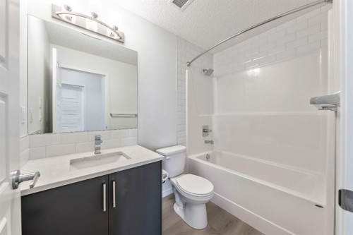 419-245 Edith Place Nw, Calgary, AB - Indoor Photo Showing Bathroom