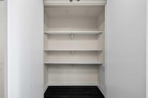 314-222 Riverfront Avenue Sw, Calgary, AB - Indoor With Storage