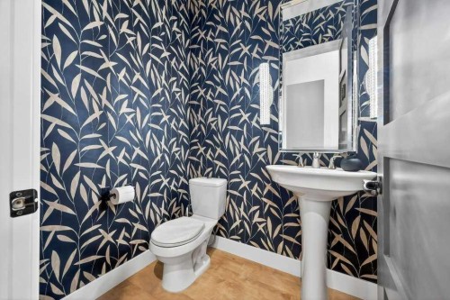 55 Cougar Plateau Circle Sw, Calgary, AB - Indoor Photo Showing Bathroom