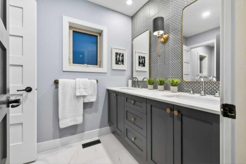 55 Cougar Plateau Circle Sw, Calgary, AB - Indoor Photo Showing Bathroom