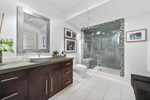 55 Cougar Plateau Circle Sw, Calgary, AB - Indoor Photo Showing Bathroom