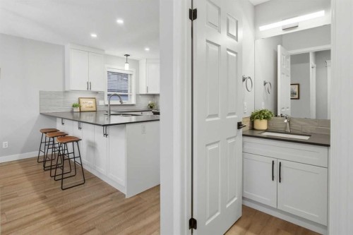 3426 5 Avenue Nw, Calgary, AB - Indoor Photo Showing Kitchen