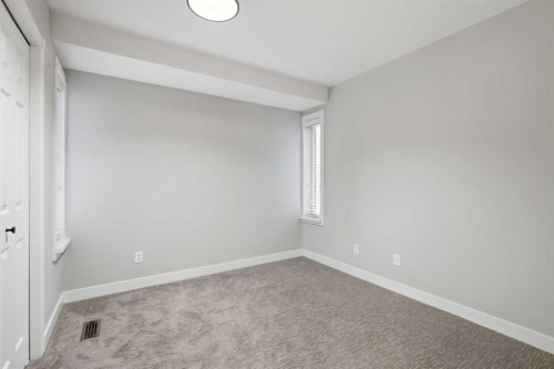 3426 5 Avenue Nw, Calgary, AB - Indoor Photo Showing Other Room