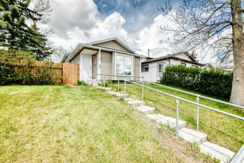 36 Castleglen Way Ne, Calgary, AB - Outdoor