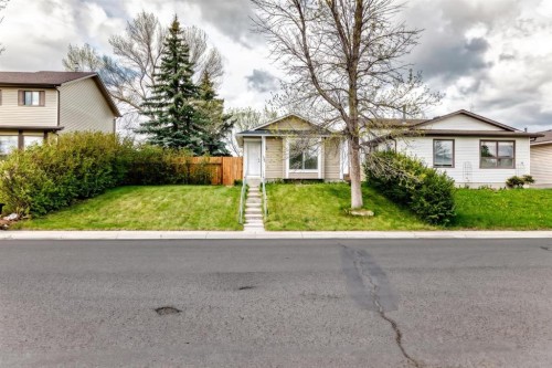 36 Castleglen Way Ne, Calgary, AB - Outdoor