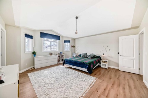 172 Sunset Heights, Crossfield, AB - Indoor Photo Showing Bedroom