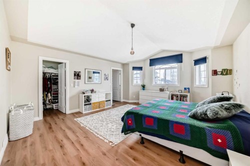 172 Sunset Heights, Crossfield, AB - Indoor Photo Showing Bedroom