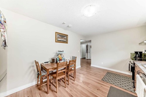 172 Sunset Heights, Crossfield, AB - Indoor Photo Showing Dining Room