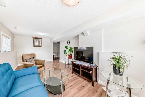 172 Sunset Heights, Crossfield, AB - Indoor Photo Showing Living Room