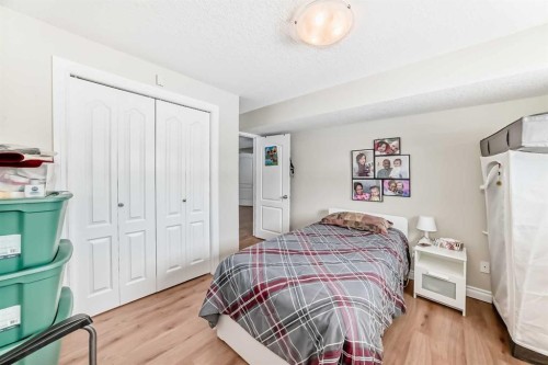 172 Sunset Heights, Crossfield, AB - Indoor Photo Showing Bedroom