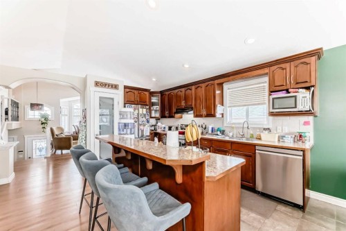 172 Sunset Heights, Crossfield, AB - Indoor Photo Showing Kitchen