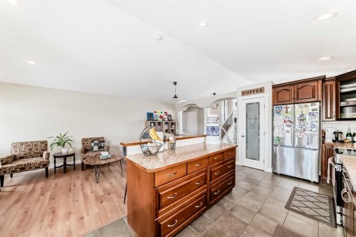 172 Sunset Heights, Crossfield, AB - Indoor Photo Showing Kitchen